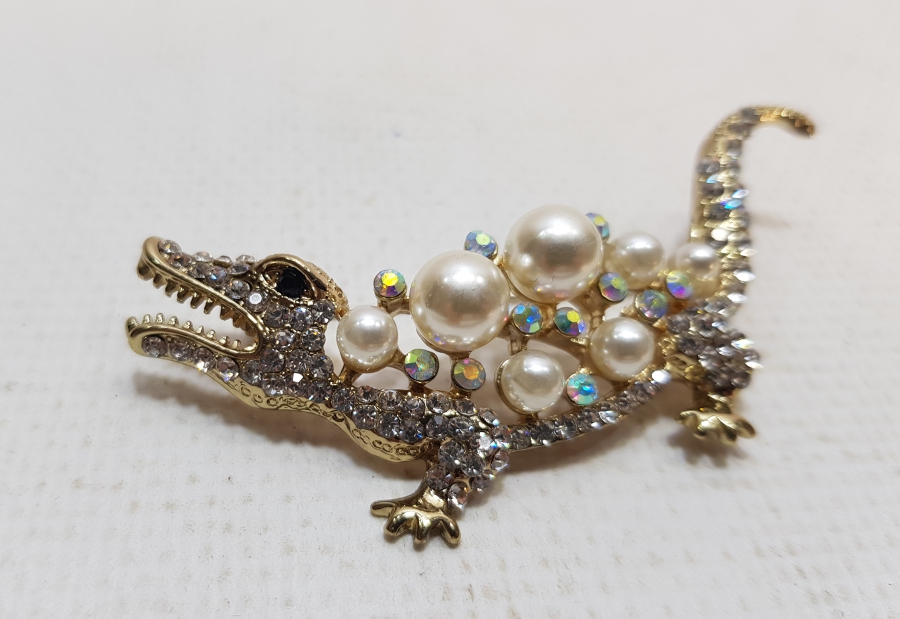 TİMSAH FORMLU ZİRKON TAŞLI BROŞ