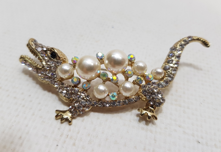 TİMSAH FORMLU ZİRKON TAŞLI BROŞ