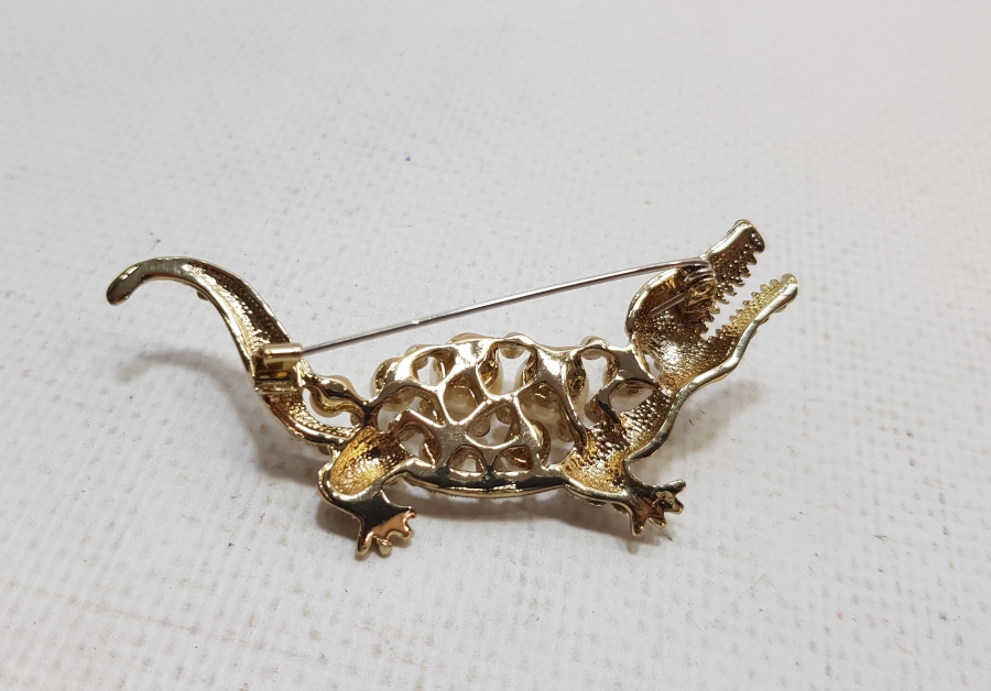 TİMSAH FORMLU ZİRKON TAŞLI BROŞ