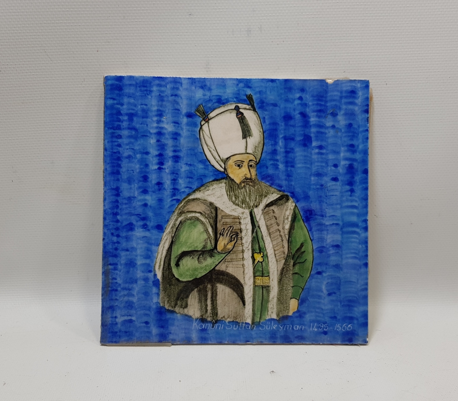 KANUNİ SULTAN SÜLEYMAN RESİMLİ EL BOYAMA KÜTAHYA ÇİNİ KARO