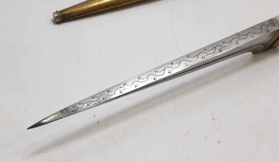 ANTİKA ZIRH DELİCİ HANÇER