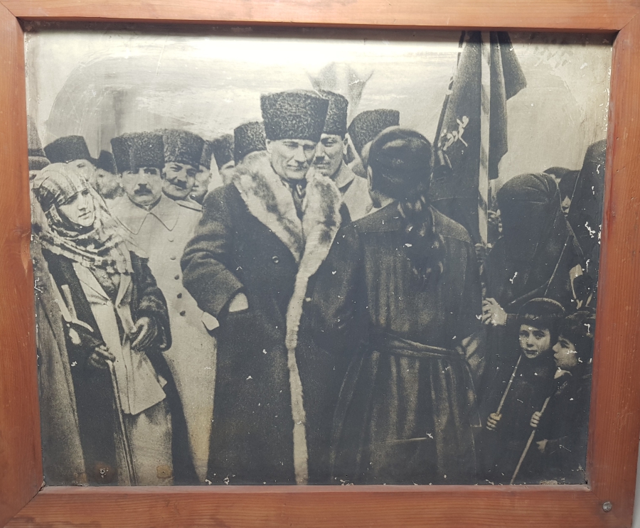 DÖNEMİNE AİT BÜYÜK BOY ATATÜRK RESMİ