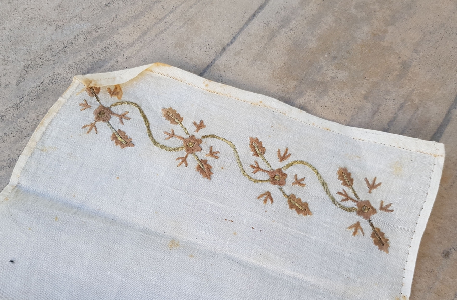 OSMANLI DÖNEMİ ALTIN SIRMA İŞLEMELİ İPEK UÇKUR