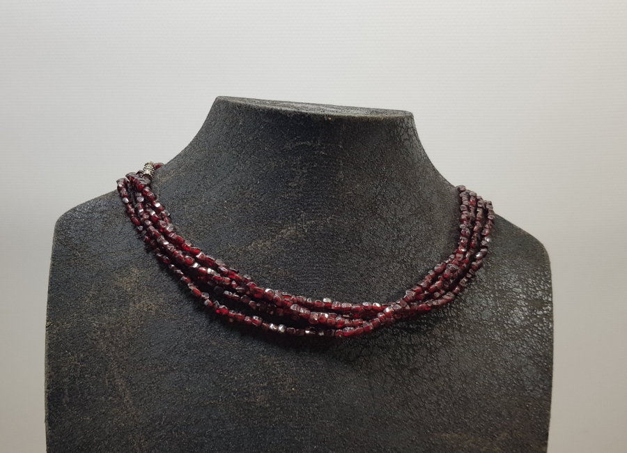 ANTİKA LAL TAŞI GERDANLIK