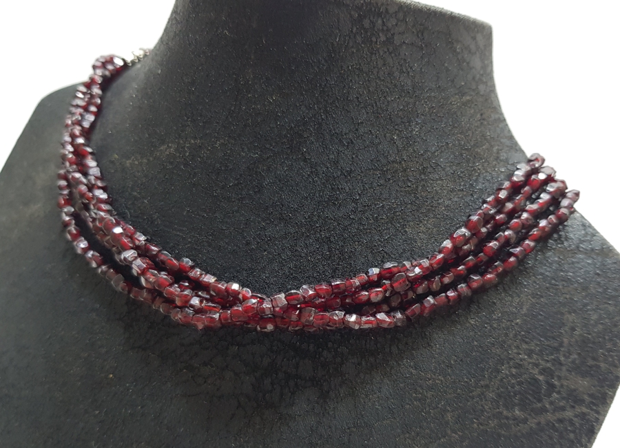 ANTİKA LAL TAŞI GERDANLIK