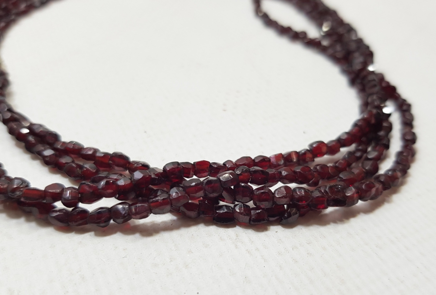 ANTİKA LAL TAŞI GERDANLIK