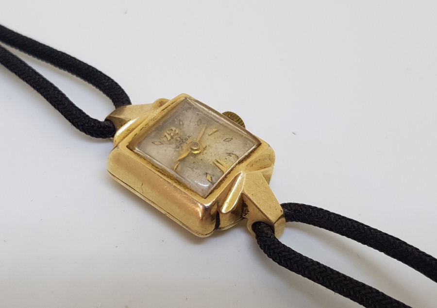 ALTIN KAPLAMA OMEGA KOL SAATİ