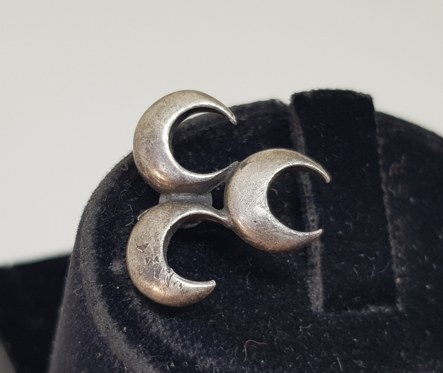 ÜÇ HİLAL FORMLU GÜMÜŞ ROZET