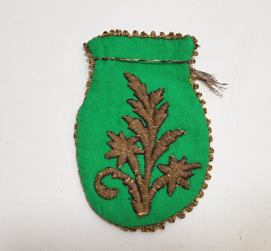 OSMANLI DÖNEMİ YEŞİL RENKLİ ALTIN SIRMA İŞLEMELİ PARA KESESİ