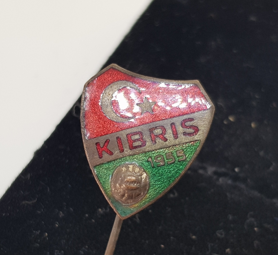 1955 KIBRIS YAZILI ÇOK NADİR ROZET