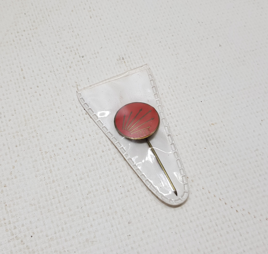 ORİJİNAL KABINDA ANTİKA CHP ROZETİ