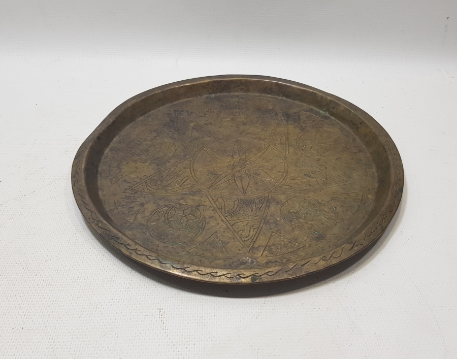 ÜZERİ OSMANLICA YAZILI VE AY YILDIZLI EL YAPIMI SÜLEYMANİYE İŞİ PİRİNÇ KAHVE TEPSİSİ