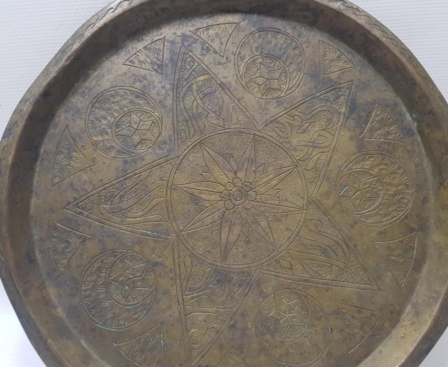 ÜZERİ OSMANLICA YAZILI VE AY YILDIZLI EL YAPIMI SÜLEYMANİYE İŞİ PİRİNÇ KAHVE TEPSİSİ