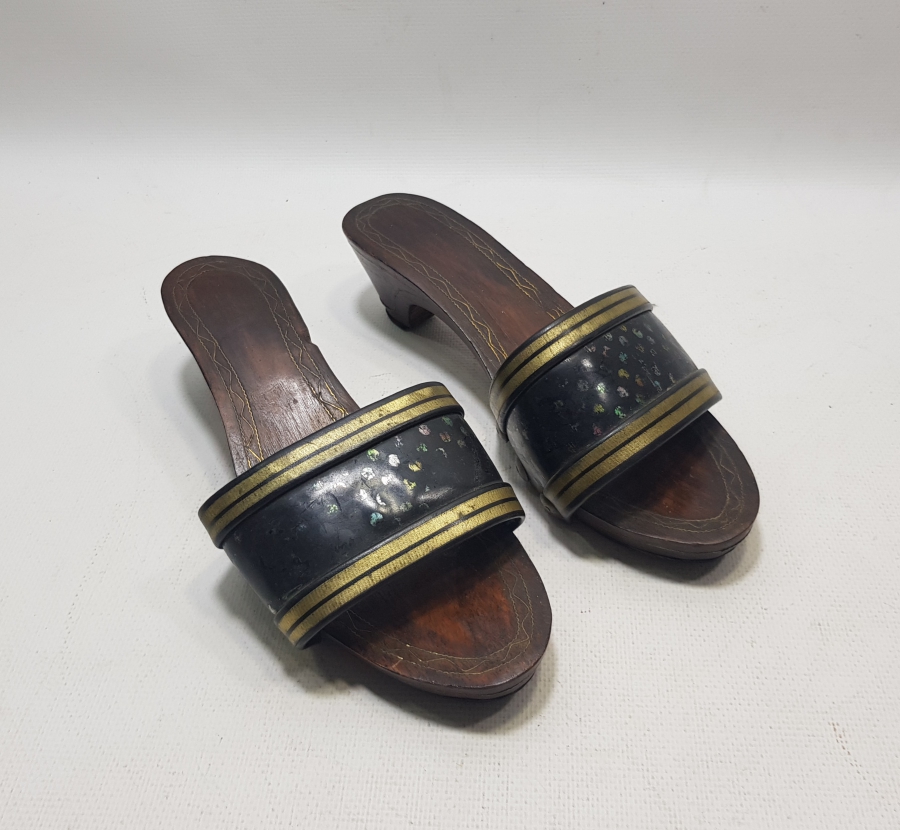 AHŞAP ÜZERİ İŞLEMELİ OSMANLI DÖNEMİ AFYON İŞİ GELİN TERLİĞİ