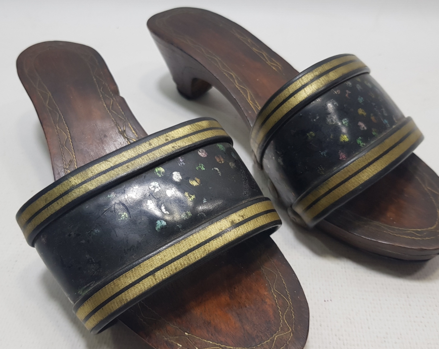 AHŞAP ÜZERİ İŞLEMELİ OSMANLI DÖNEMİ AFYON İŞİ GELİN TERLİĞİ