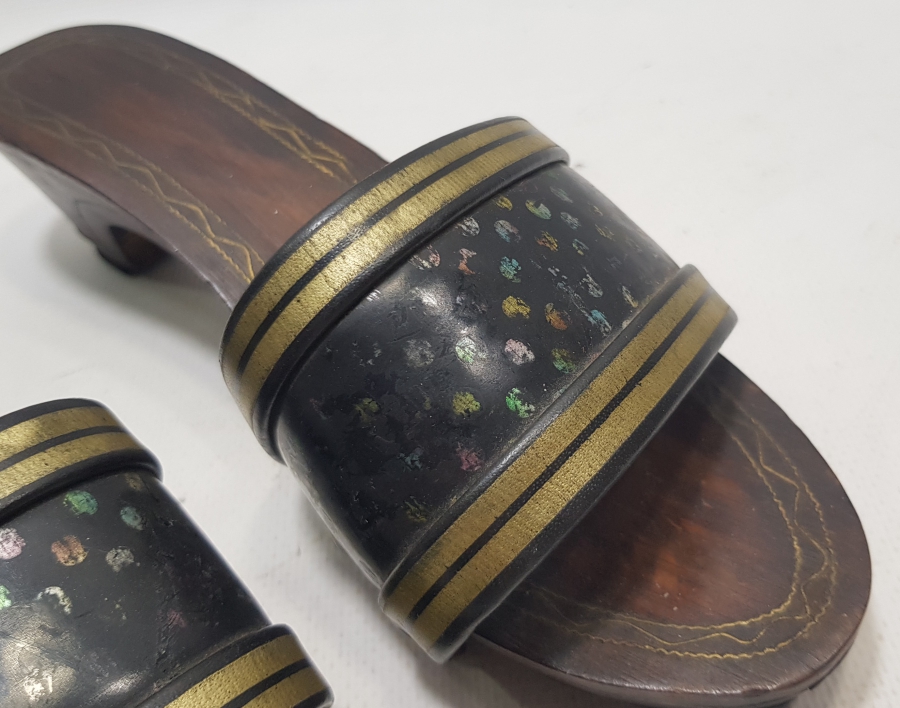 AHŞAP ÜZERİ İŞLEMELİ OSMANLI DÖNEMİ AFYON İŞİ GELİN TERLİĞİ