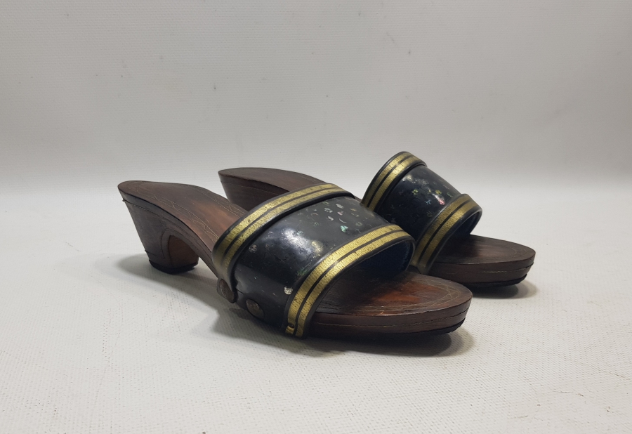 AHŞAP ÜZERİ İŞLEMELİ OSMANLI DÖNEMİ AFYON İŞİ GELİN TERLİĞİ