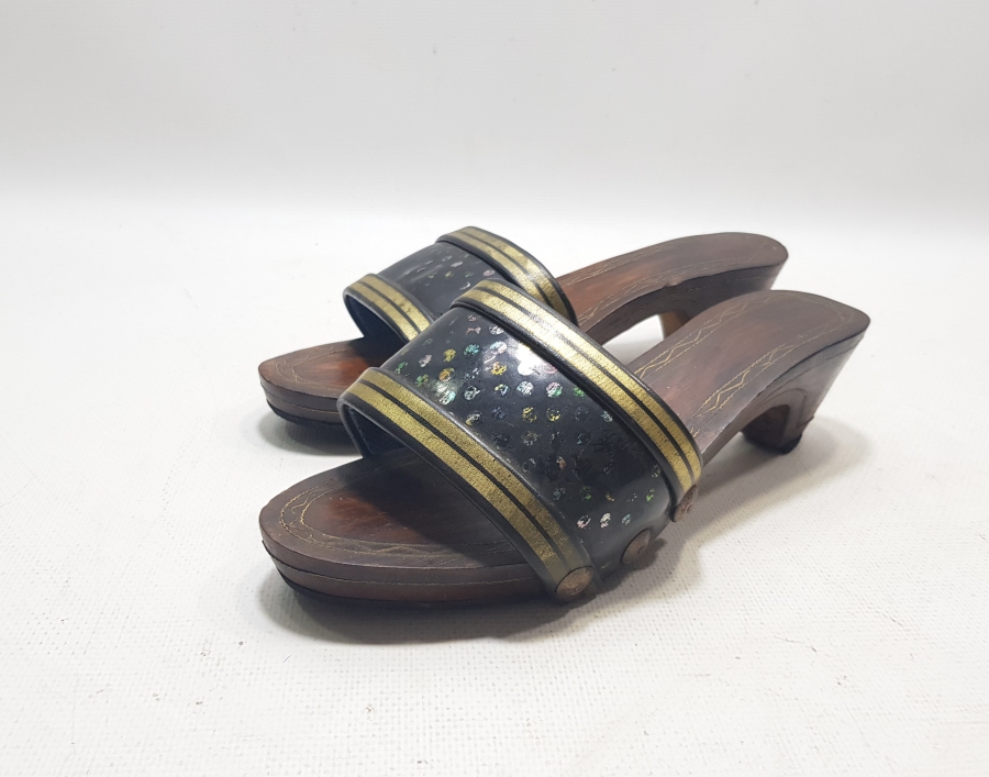 AHŞAP ÜZERİ İŞLEMELİ OSMANLI DÖNEMİ AFYON İŞİ GELİN TERLİĞİ