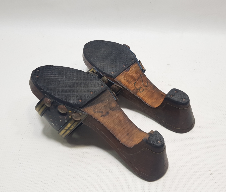 AHŞAP ÜZERİ İŞLEMELİ OSMANLI DÖNEMİ AFYON İŞİ GELİN TERLİĞİ