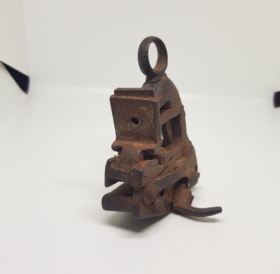 OSMANLI DÖNEMİ GÜMÜŞ VE ALTIN ÇAKMA İŞÇİLİKLİ YENİÇERİ KALE TÜFEĞİ ÇAKMAĞI