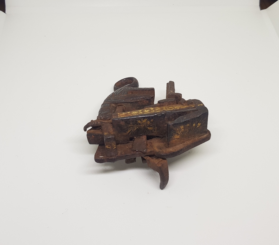 OSMANLI DÖNEMİ GÜMÜŞ VE ALTIN ÇAKMA İŞÇİLİKLİ YENİÇERİ KALE TÜFEĞİ ÇAKMAĞI