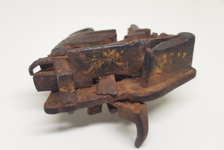 OSMANLI DÖNEMİ GÜMÜŞ VE ALTIN ÇAKMA İŞÇİLİKLİ YENİÇERİ KALE TÜFEĞİ ÇAKMAĞI