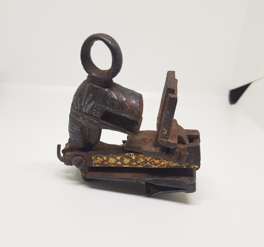 OSMANLI DÖNEMİ GÜMÜŞ VE ALTIN ÇAKMA İŞÇİLİKLİ YENİÇERİ KALE TÜFEĞİ ÇAKMAĞI