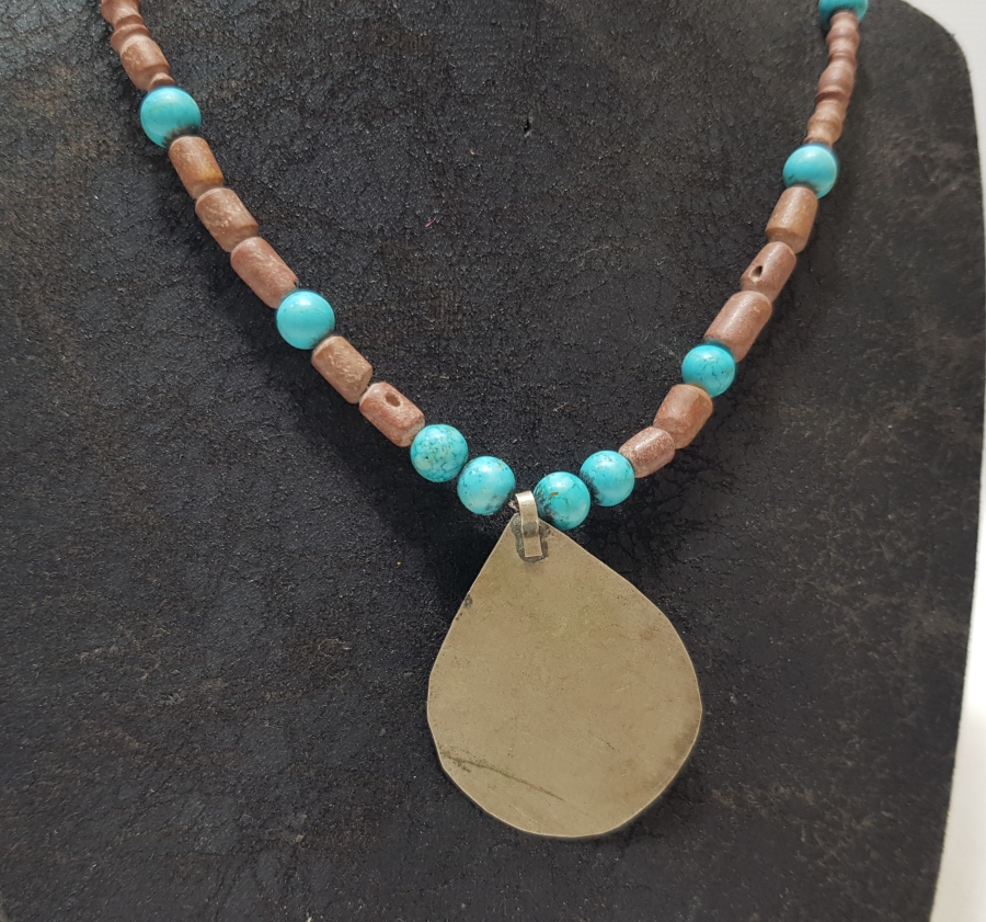 MERCAN VE TURKUAZ TAŞLARINDAN DİZAYN EDİLMİŞ OSMANLI ARMUDİ KOLYE UCU APLİKLİ GERDANLIK