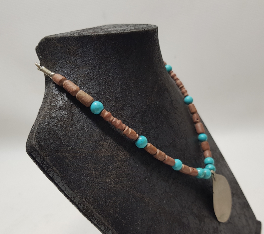 MERCAN VE TURKUAZ TAŞLARINDAN DİZAYN EDİLMİŞ OSMANLI ARMUDİ KOLYE UCU APLİKLİ GERDANLIK