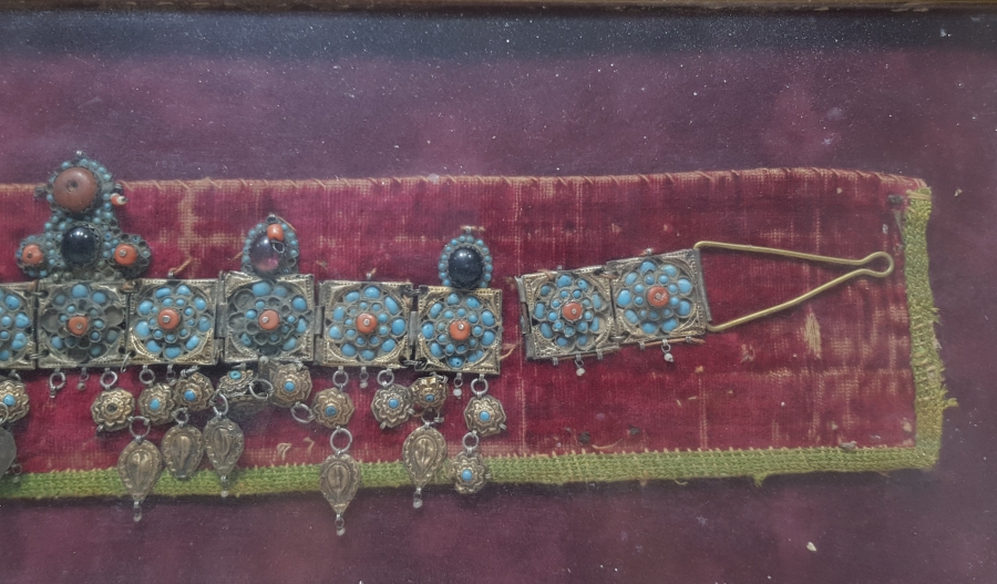 GÜMÜŞ ÜZERİ ALTIN VARAKLI MERCANLI VE TURKUAZ TAŞLI OSMANLI DÖNEMİ GELİN ALINLIĞI