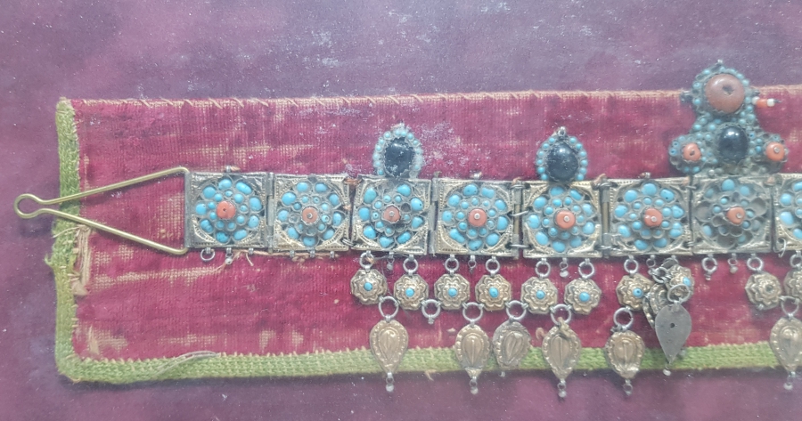 GÜMÜŞ ÜZERİ ALTIN VARAKLI MERCANLI VE TURKUAZ TAŞLI OSMANLI DÖNEMİ GELİN ALINLIĞI