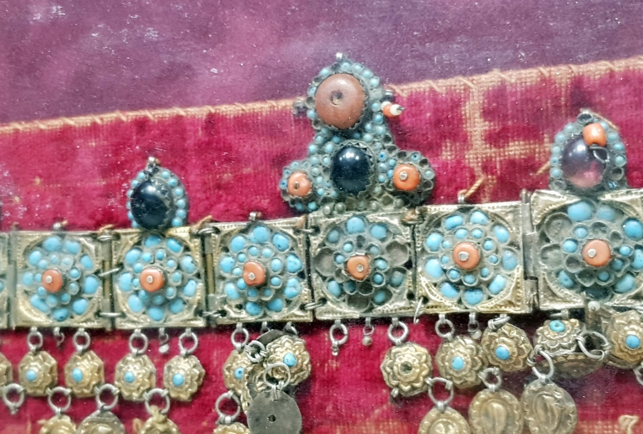 GÜMÜŞ ÜZERİ ALTIN VARAKLI MERCANLI VE TURKUAZ TAŞLI OSMANLI DÖNEMİ GELİN ALINLIĞI