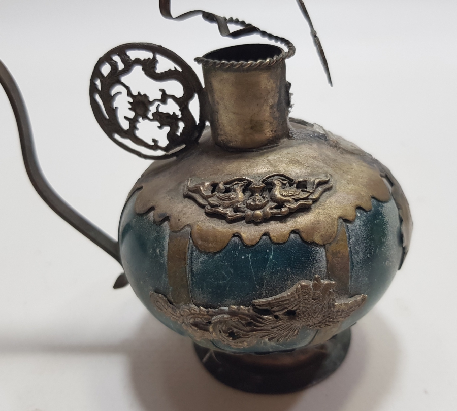 ALTI DAMGALI UZAKDOĞU İŞİ HALİYLE KONDİSYONDA METAL OBJE