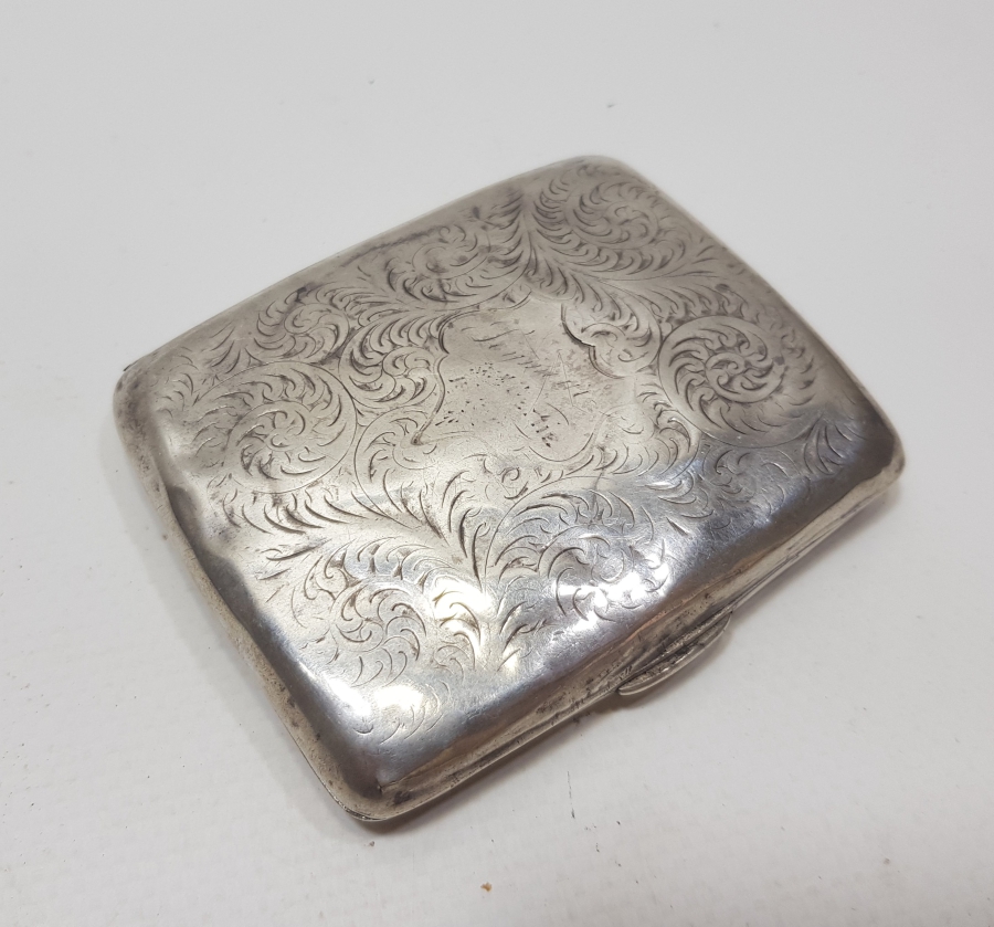 ÜZERİ KALEM İŞÇİLİKLİ ANTİKA GÜMÜŞ SİGARA TABAKASI