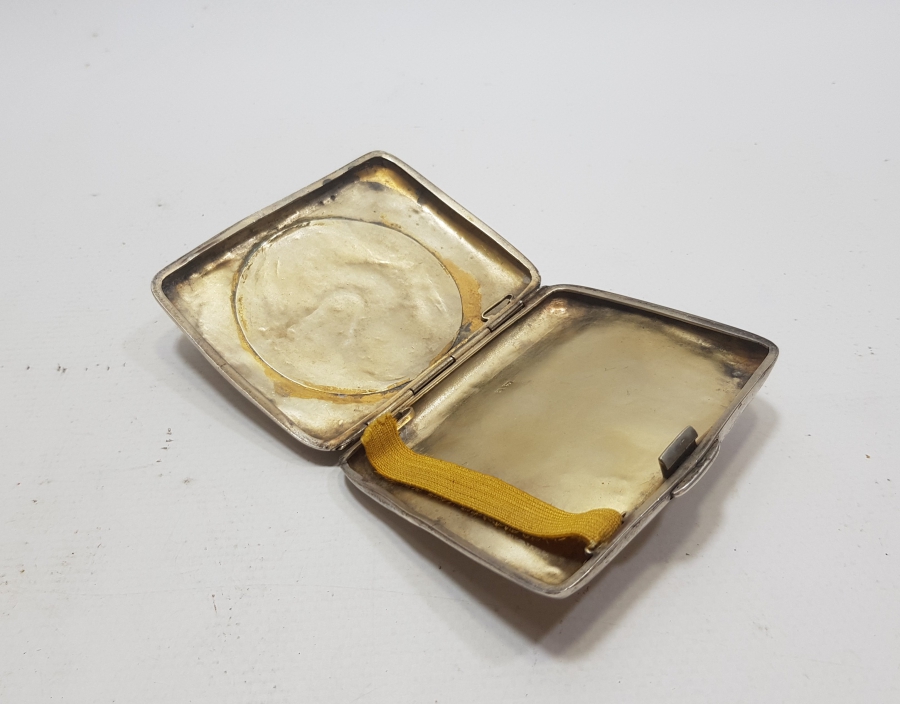 ÜZERİ KALEM İŞÇİLİKLİ ANTİKA GÜMÜŞ SİGARA TABAKASI