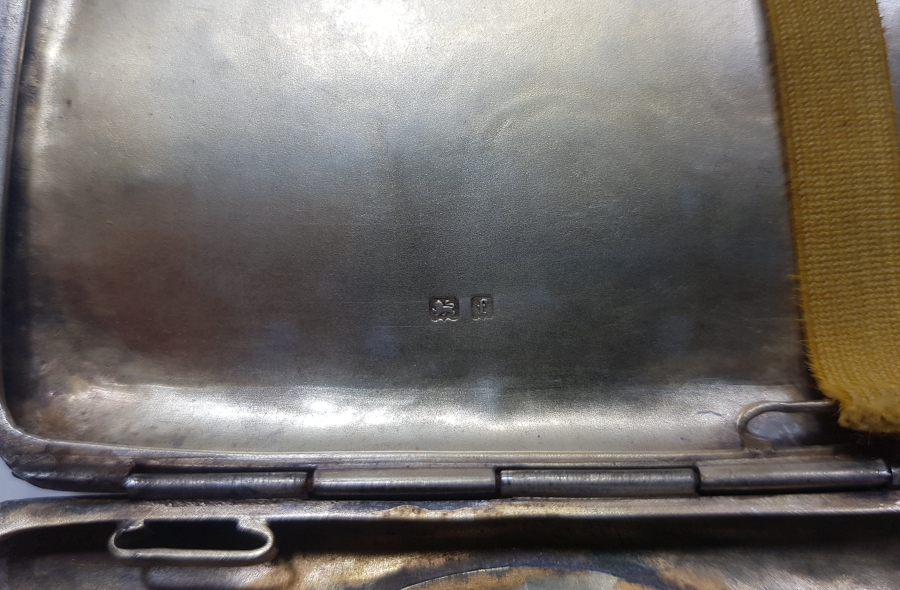 ÜZERİ KALEM İŞÇİLİKLİ ANTİKA GÜMÜŞ SİGARA TABAKASI