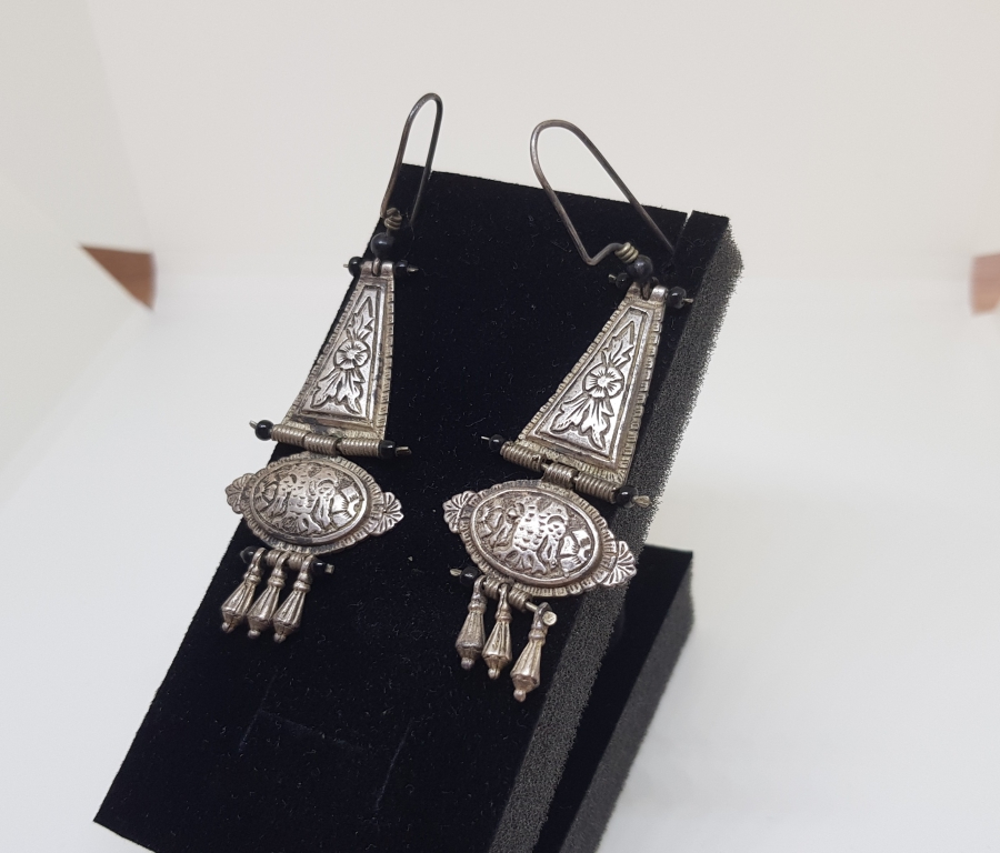 ÜZERİNDE ÇİFT BAŞLI KARTAL FİGÜRÜ BULUNAN ÖZEL YAPIM OSMANLI GÜMÜŞ KÜPE