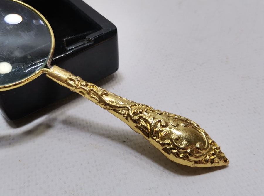 TUTMACI ALTIN KAPLAMA VE KABARTMA İŞÇİLİKLİ ANTİKA BÜYÜTEÇ