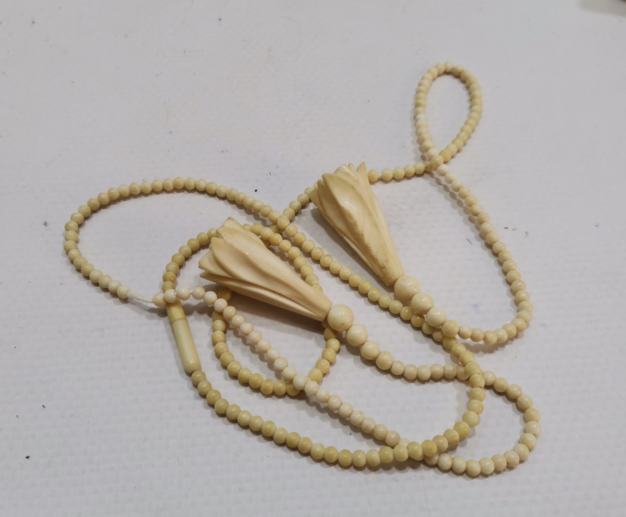 LALE FORMLU UÇLARI BULUNAN OSMANLI DÖNEMİ FİLDİŞİ GERDANLIK