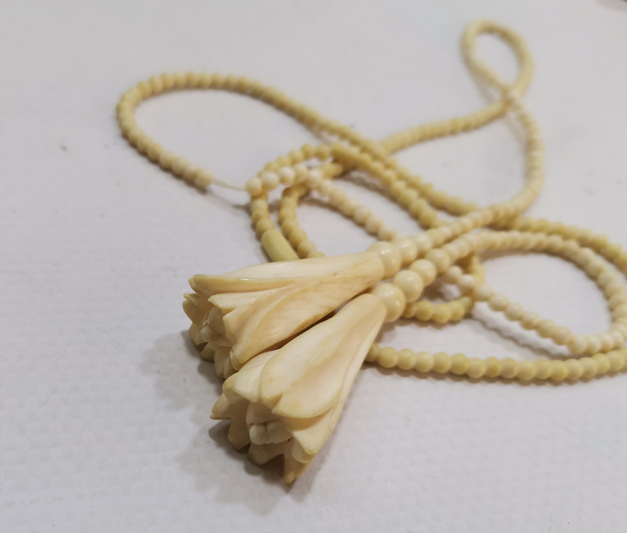 LALE FORMLU UÇLARI BULUNAN OSMANLI DÖNEMİ FİLDİŞİ GERDANLIK