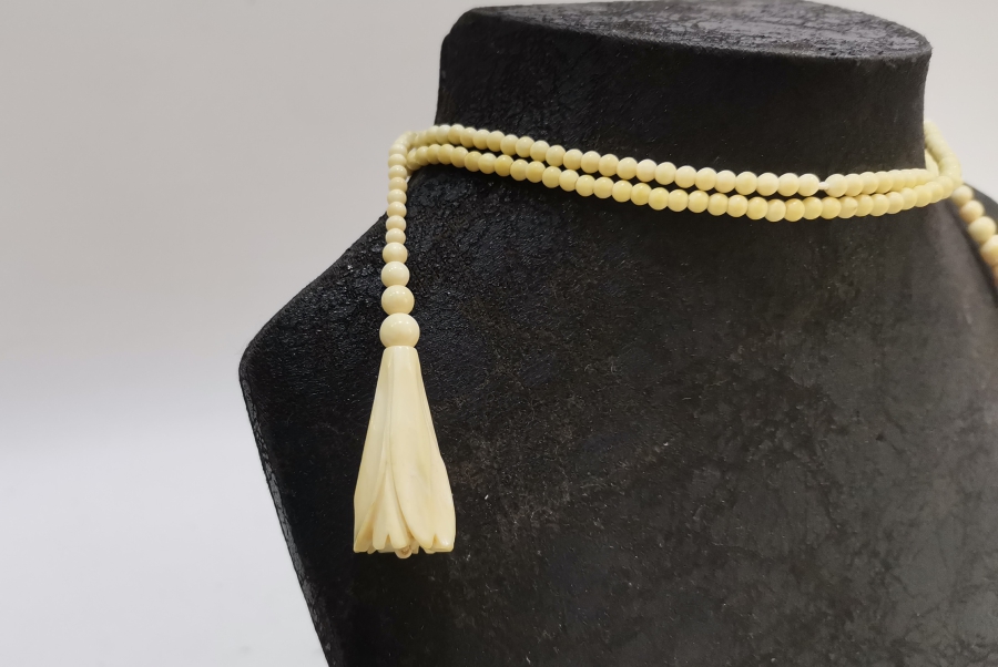 LALE FORMLU UÇLARI BULUNAN OSMANLI DÖNEMİ FİLDİŞİ GERDANLIK