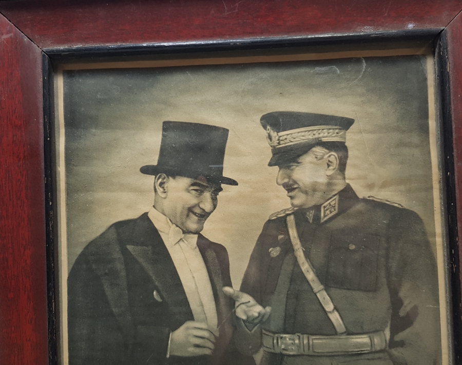 ORİJİNAL ÇERÇEVESİNDE ATATÜRK VE FEVZİ ÇAKMAK GÖRSELLİ POSTER FOTOĞRAF