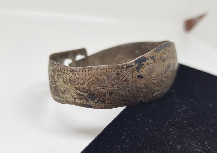 ÜZERİNDE OSMANLICA YADİGAR YAZILI OSMANLI DÖNEMİ SAVATLI GÜMÜŞ BİLEZİK