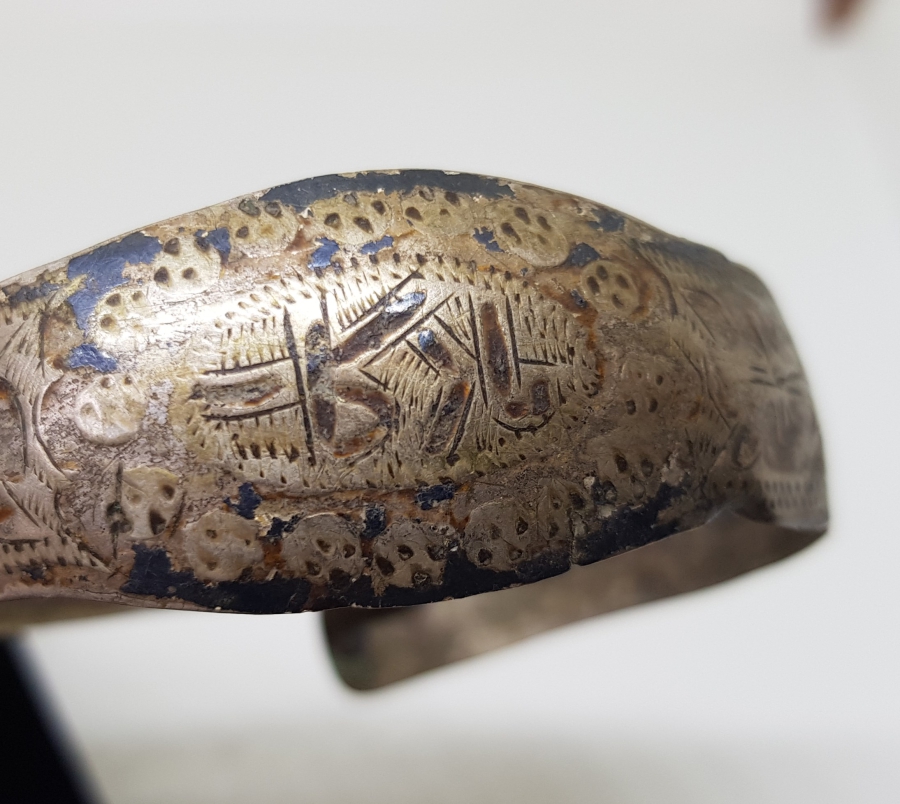 ÜZERİNDE OSMANLICA YADİGAR YAZILI OSMANLI DÖNEMİ SAVATLI GÜMÜŞ BİLEZİK