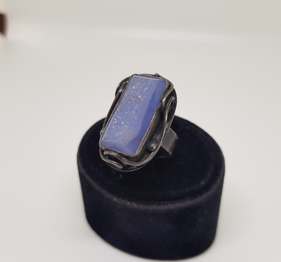 ÜZERİ DOĞAL TAŞLI ÖZEL YAPIM GÜMÜŞ YÜZÜK