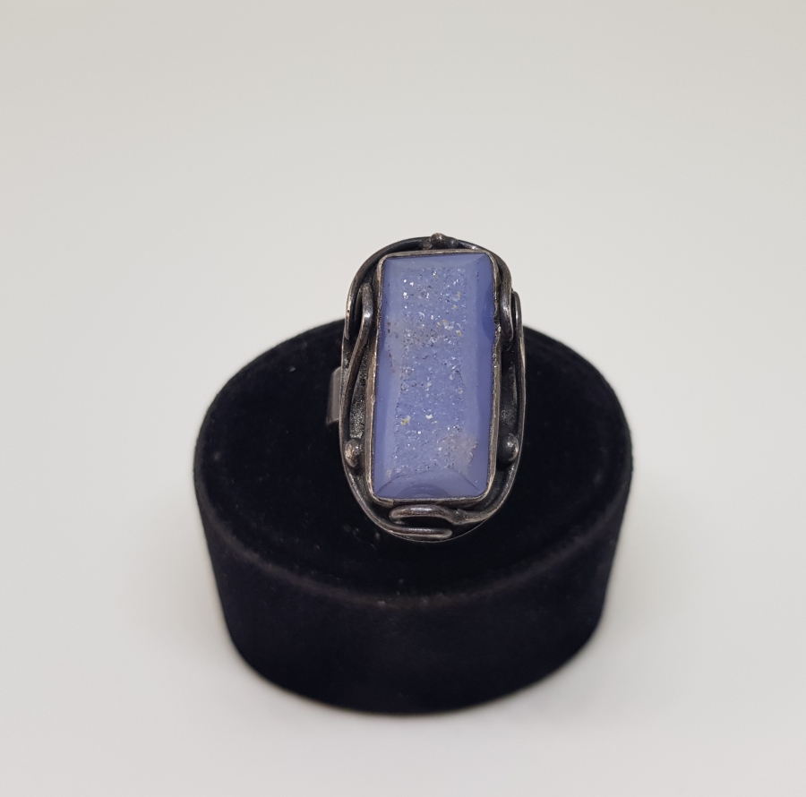 ÜZERİ DOĞAL TAŞLI ÖZEL YAPIM GÜMÜŞ YÜZÜK