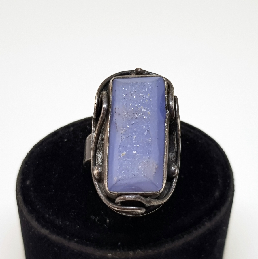 ÜZERİ DOĞAL TAŞLI ÖZEL YAPIM GÜMÜŞ YÜZÜK