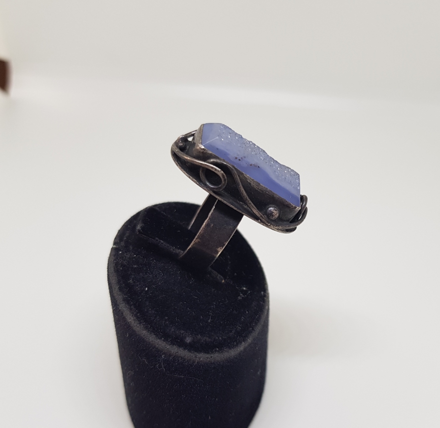 ÜZERİ DOĞAL TAŞLI ÖZEL YAPIM GÜMÜŞ YÜZÜK