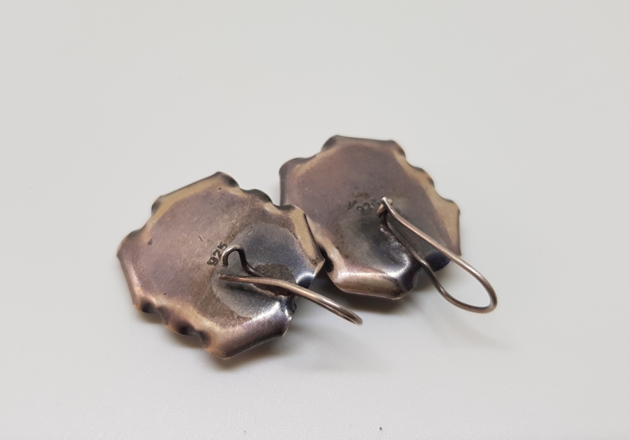 FASETA KESİM AKİKLİ GÜMÜŞ KÜPE