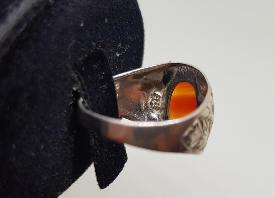 ÜZERİNDE HARELİ SÜLEYMANİYE AKİĞİ BULUNAN ÖZEL YAPIM GÜMÜŞ YÜZÜK